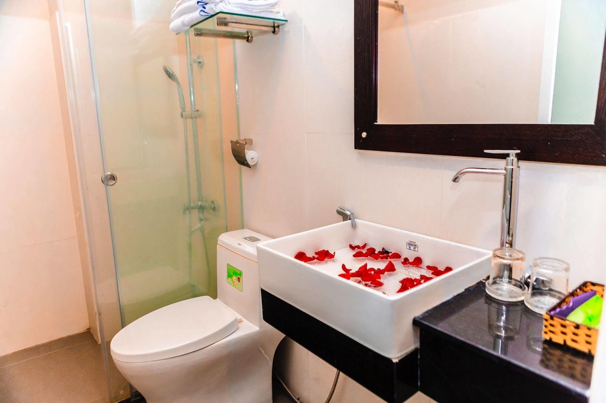 Cosmos Hotel Nha Trang By Ht Extérieur photo