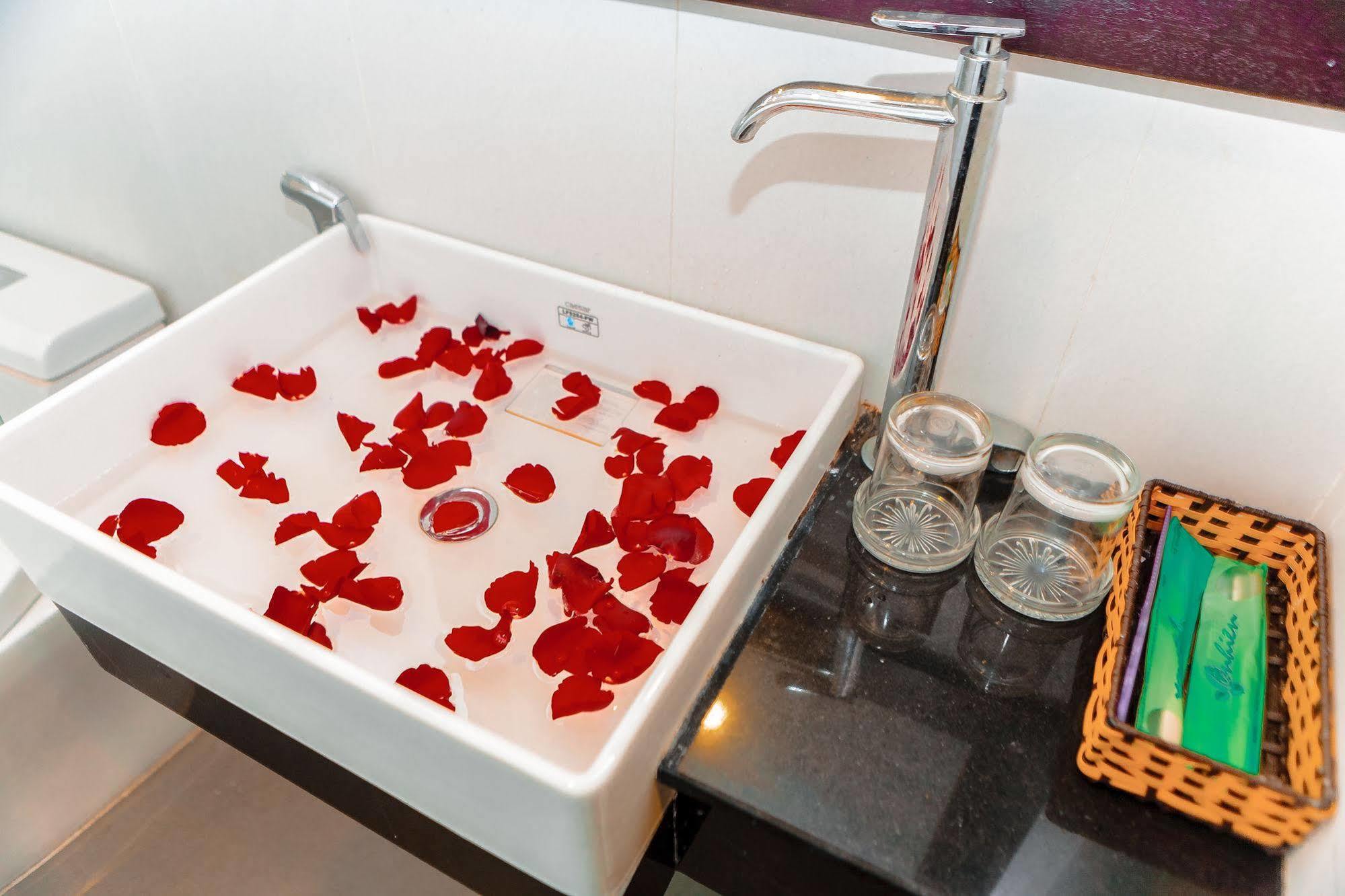 Cosmos Hotel Nha Trang By Ht Extérieur photo